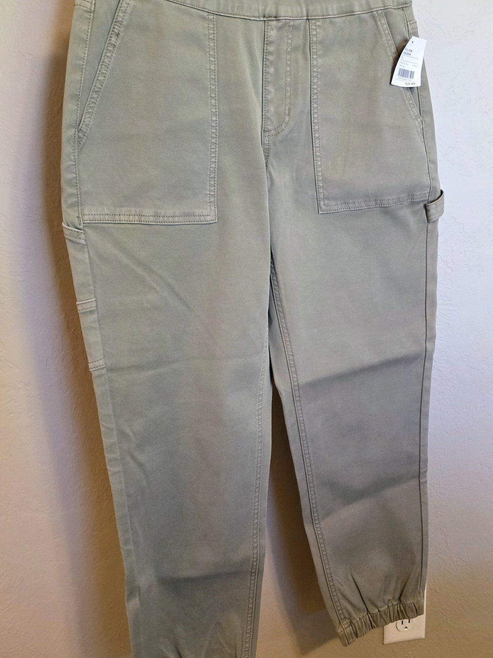 Buckle Women's Ankle Cargo Pants in Olive